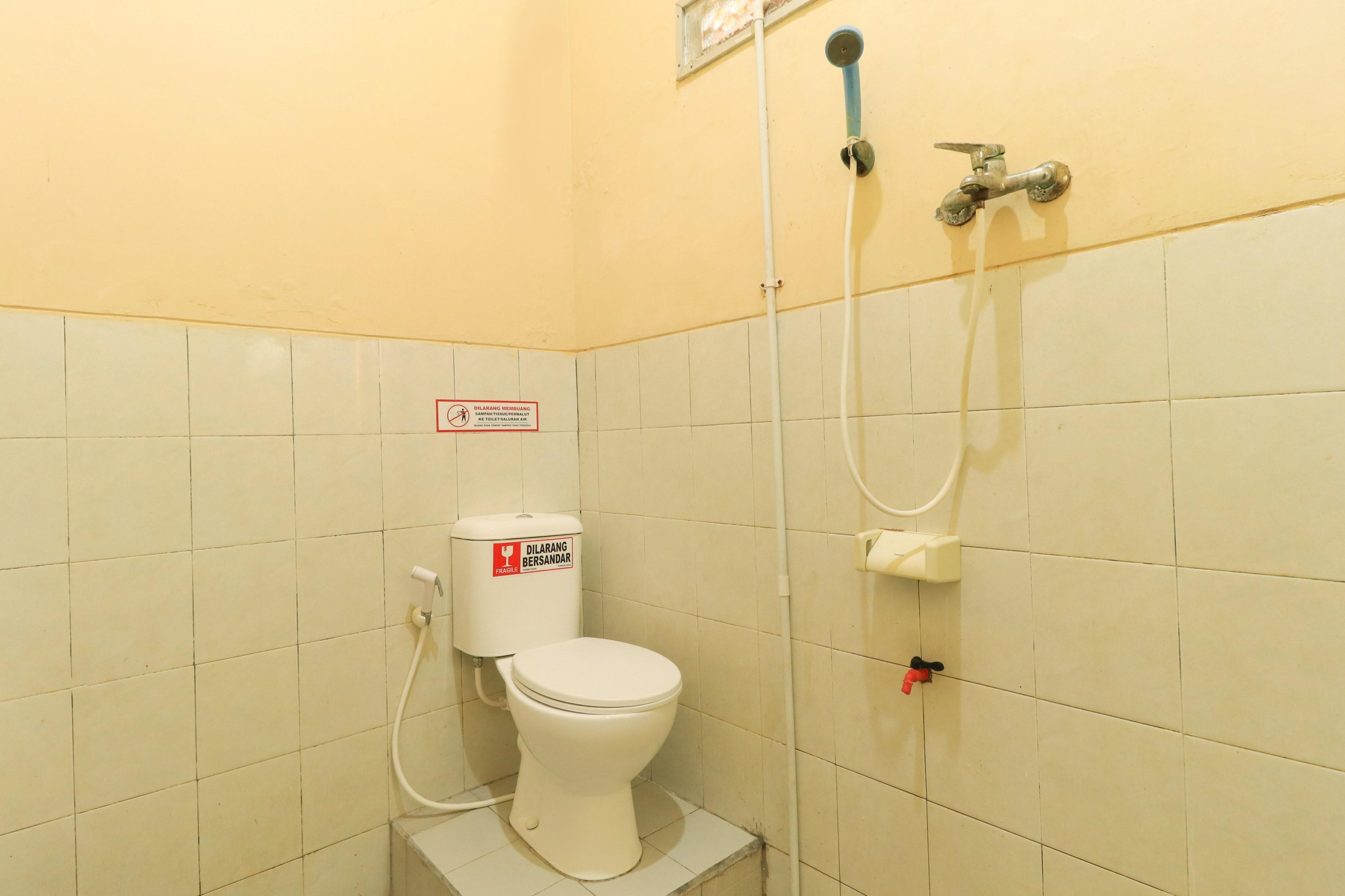 Penginapan Pondok Rizqi Syariah Brebek Exterior photo