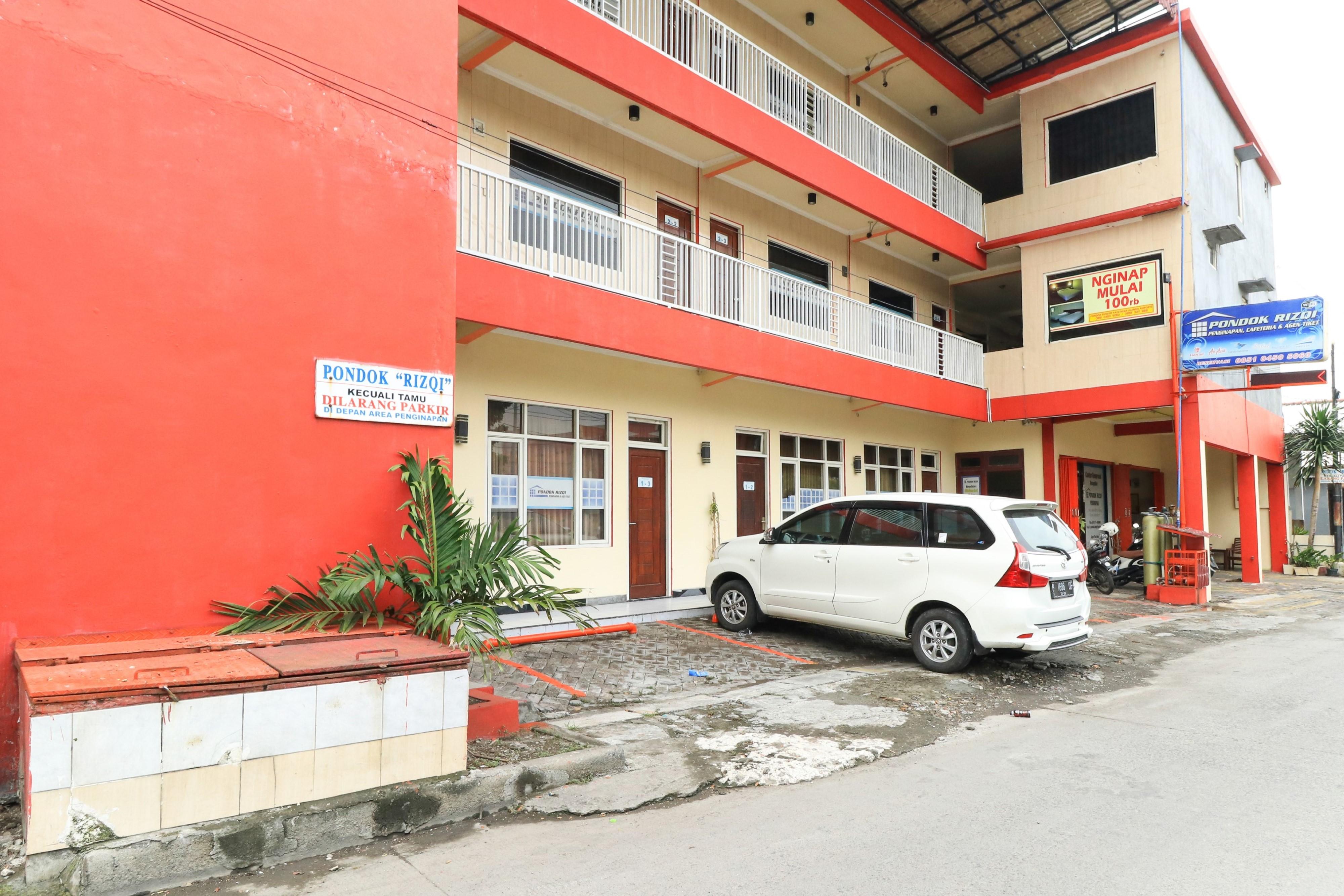 Penginapan Pondok Rizqi Syariah Brebek Exterior photo
