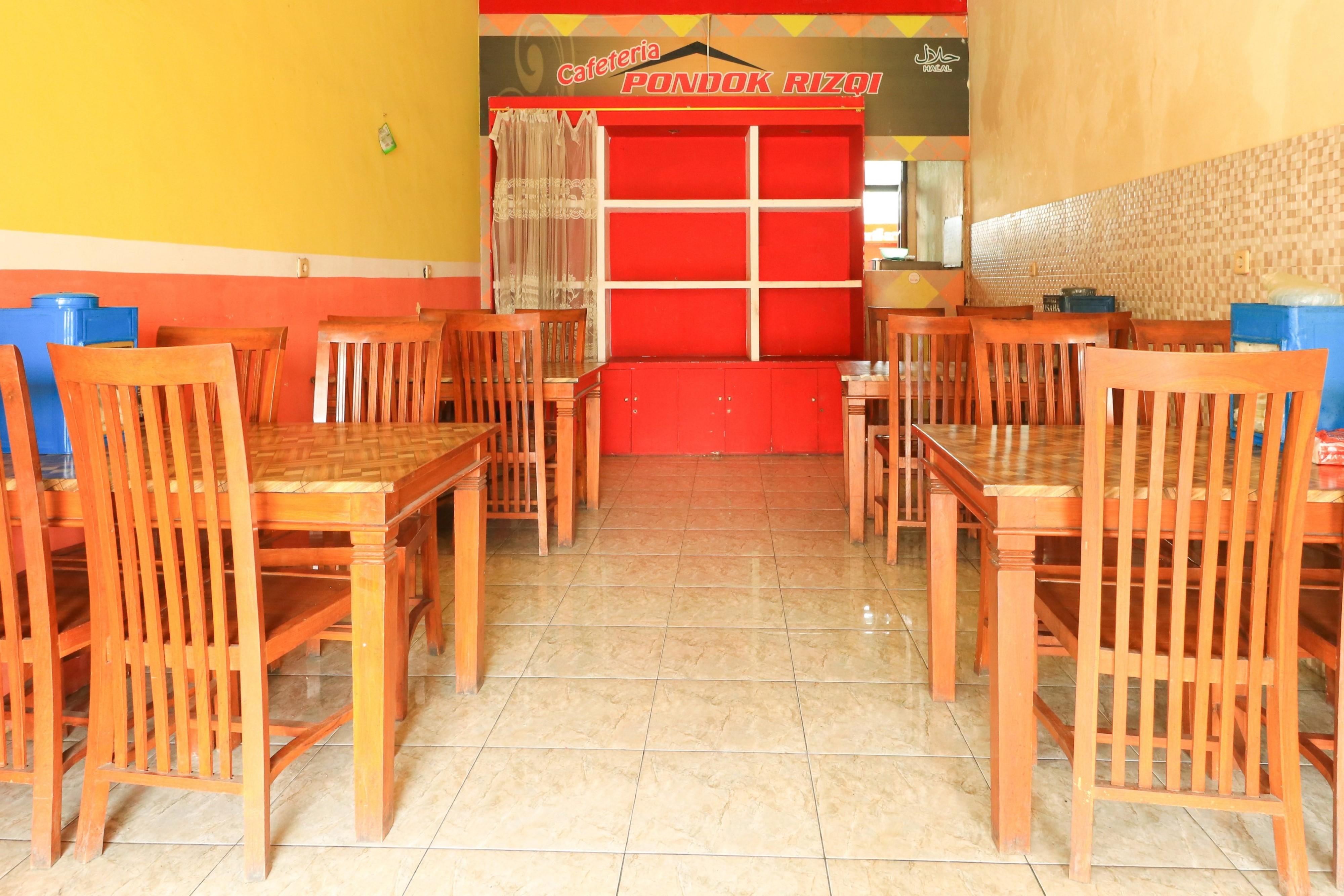 Penginapan Pondok Rizqi Syariah Brebek Exterior photo